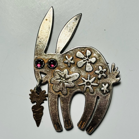 Rabbit Pin - Picture 2 of 4